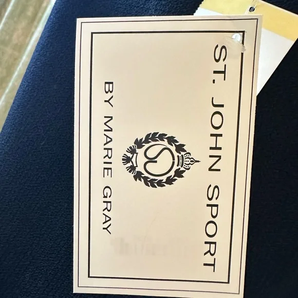 St. John Knit Sport Tank with Shoulder Zipper Perfect Condition w/ tags - Picture 4 of 6